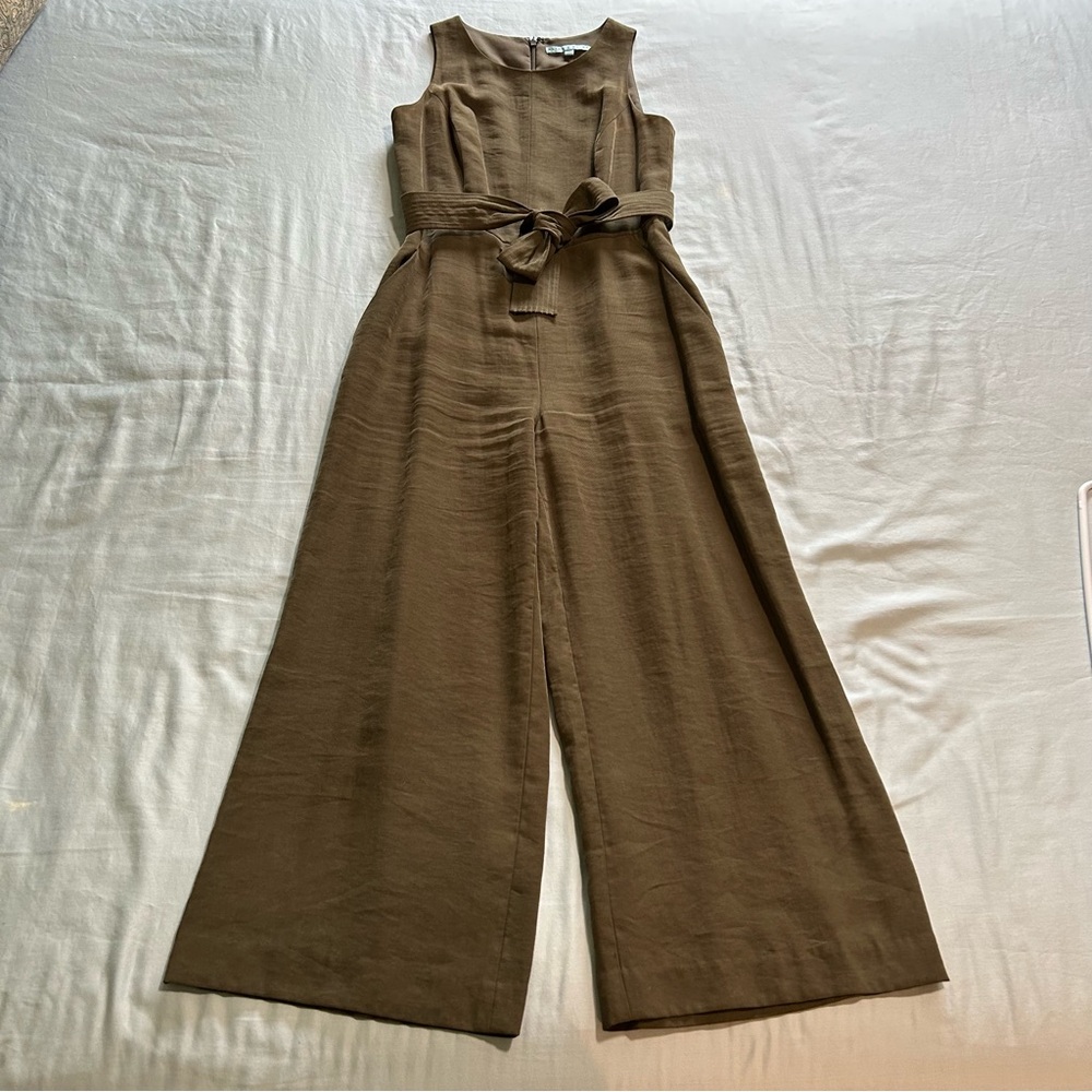 Antonio Melani size 0 Olive green waist tie jumpsuit w pockets